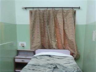 Radiant Ymca Tourist Hostel Waranasi Zewnętrze zdjęcie
